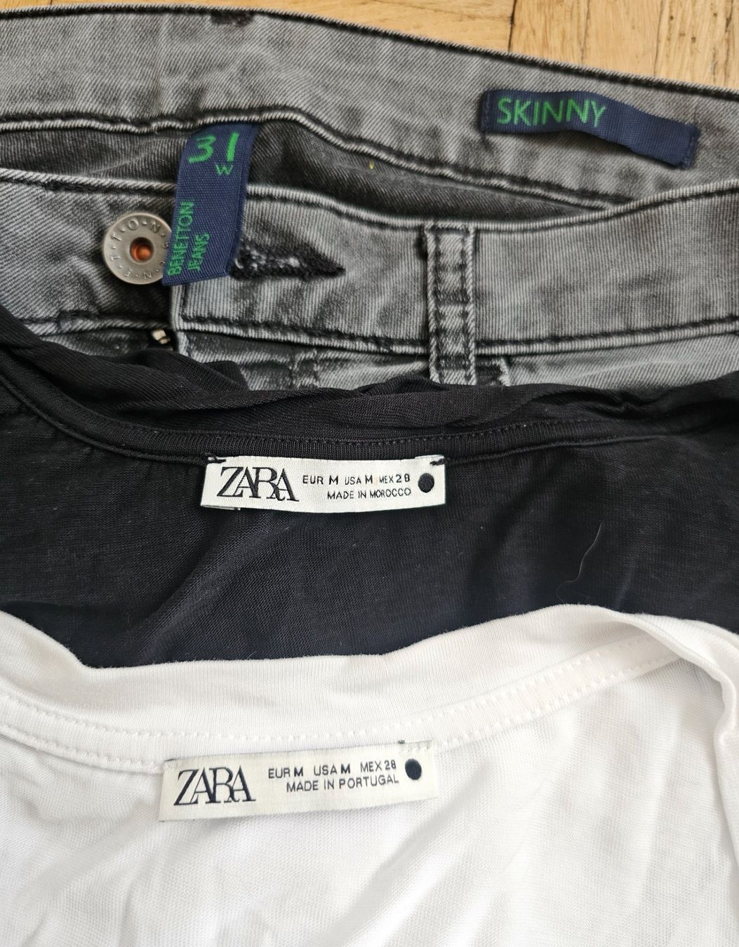 Lotti di vestiti: Casual Basic Paket Gr. M mit Benetton Jeans & 2 ZARA Shirts – Usato da Füllinsdorf venduto da Sunnebliemli7 5