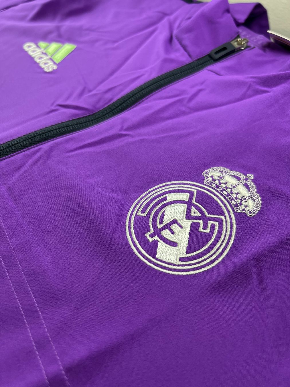 Adidas Giacche: REAL MADRID JACKE NEU L – Nuovo e nell'imballaggio originale da Lüchingen venduto da Jersey_Time 2