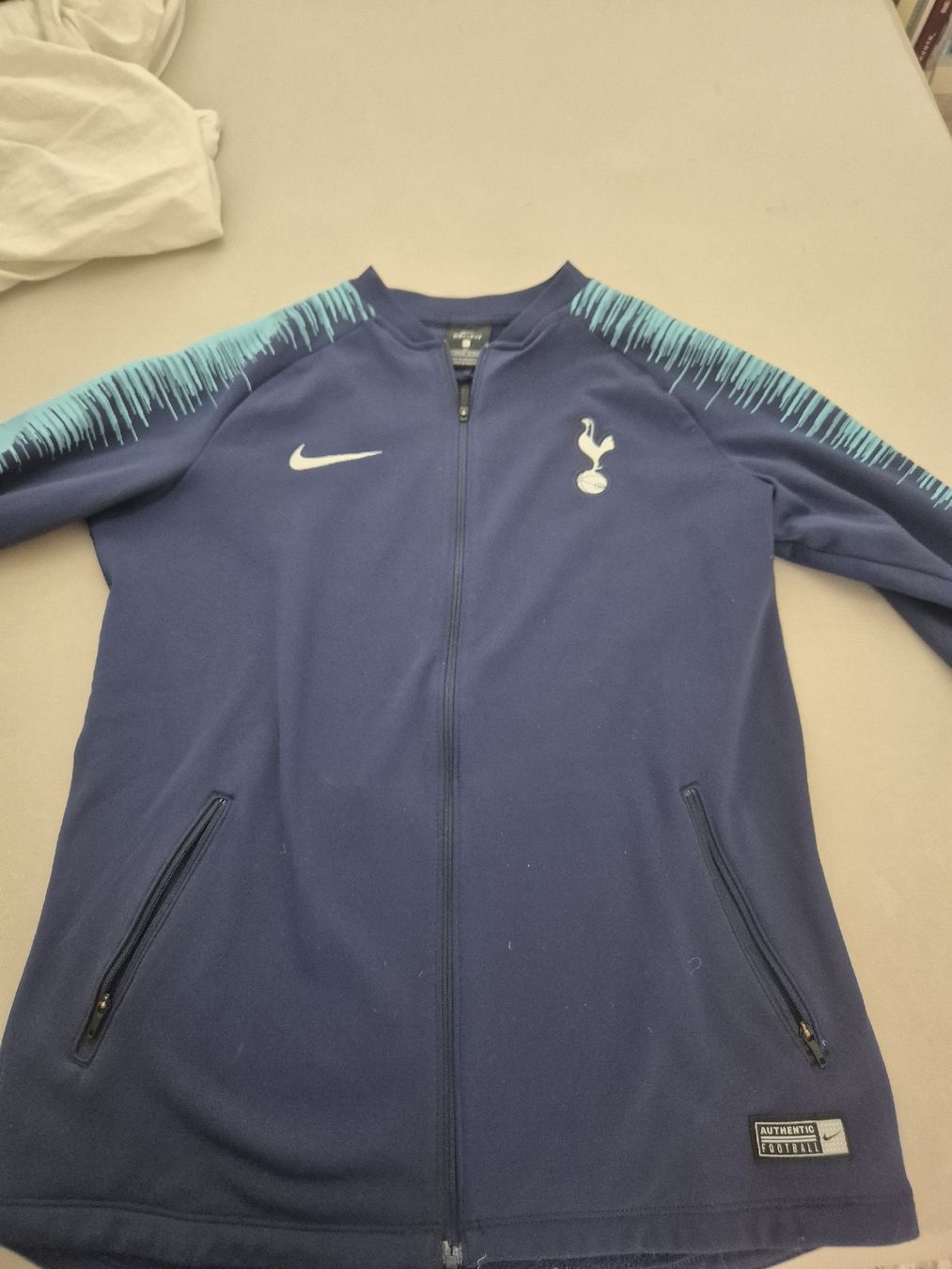 Giacche: Nike Tottenham Hotspur Jacke 2018 – Nuovo (secondo la descrizione) da Beinwil am See venduto da noeliaz14