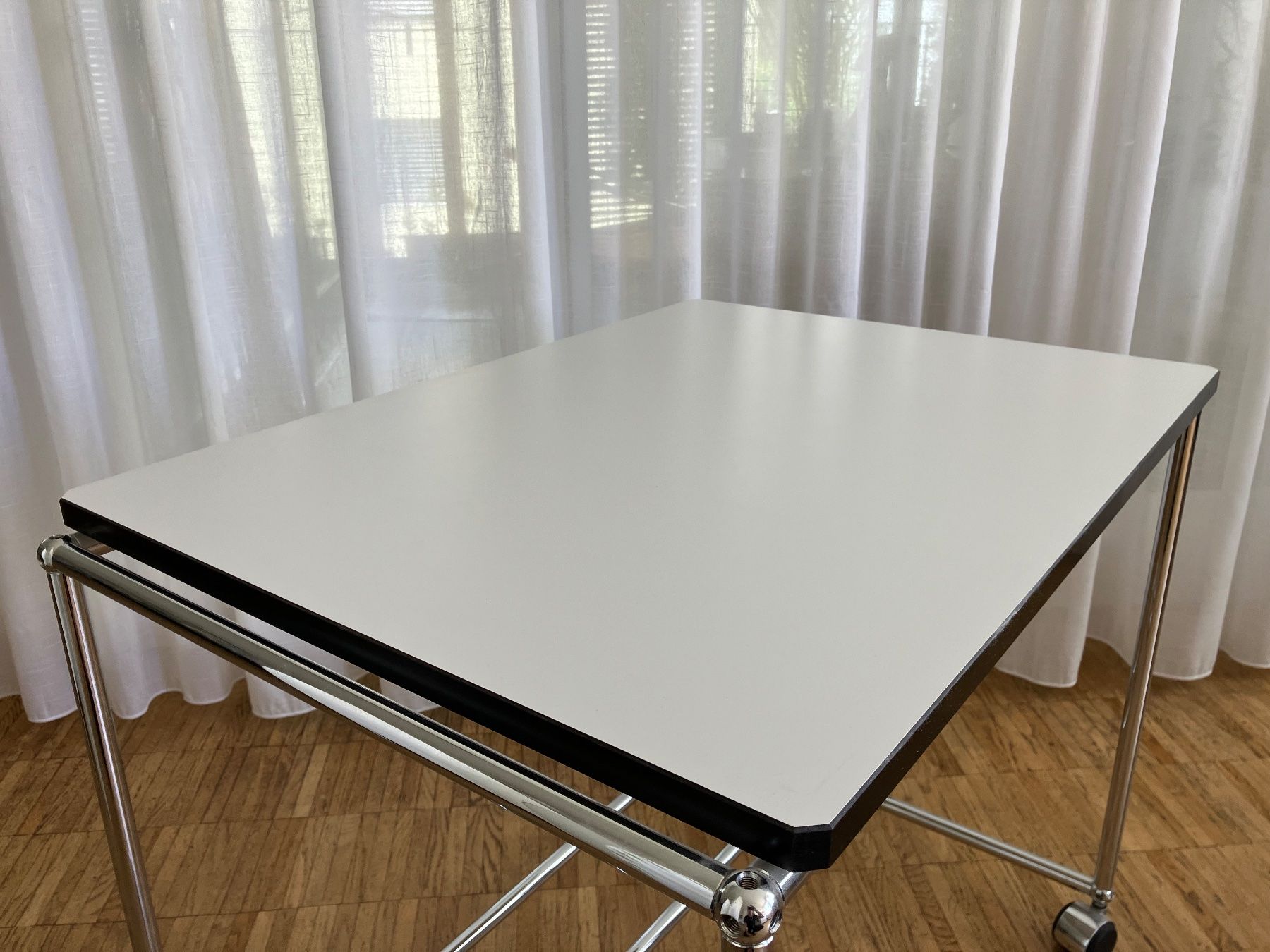 USM Tavoli: USM Haller Beistelltisch mit Rollen, Top! – Usato da Zürich venduto da mar_2byv 4