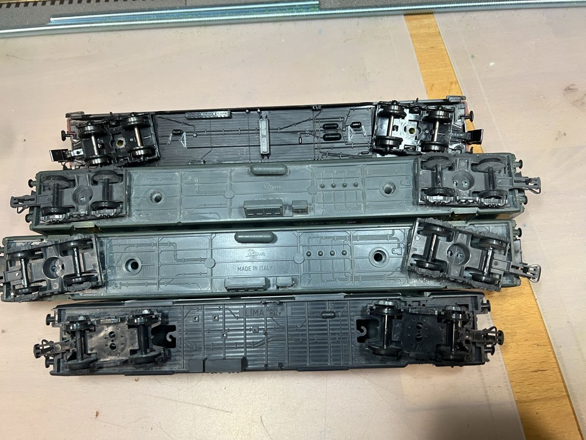 Lima Modellini di ferrovie: Div Lima Personenwagen – Usato da Dübendorf venduto da Troggy 1