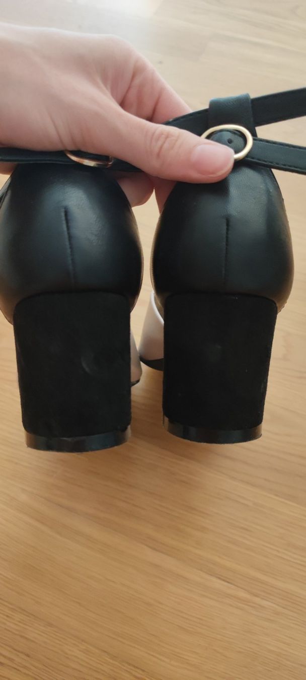 Scarpe da donna: Sandalen mit Absatz wie NEU – Nuovo (secondo la descrizione) da Zug venduto da vik_8fdf 2