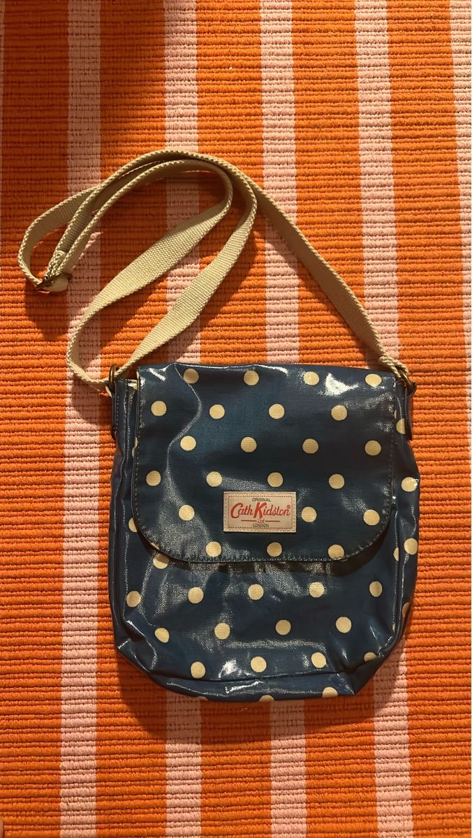 Taschen: Cath Kidston Shoulderbag (Blue with White Dots) – Gebraucht aus Münchenbuchsee von heatherskylar