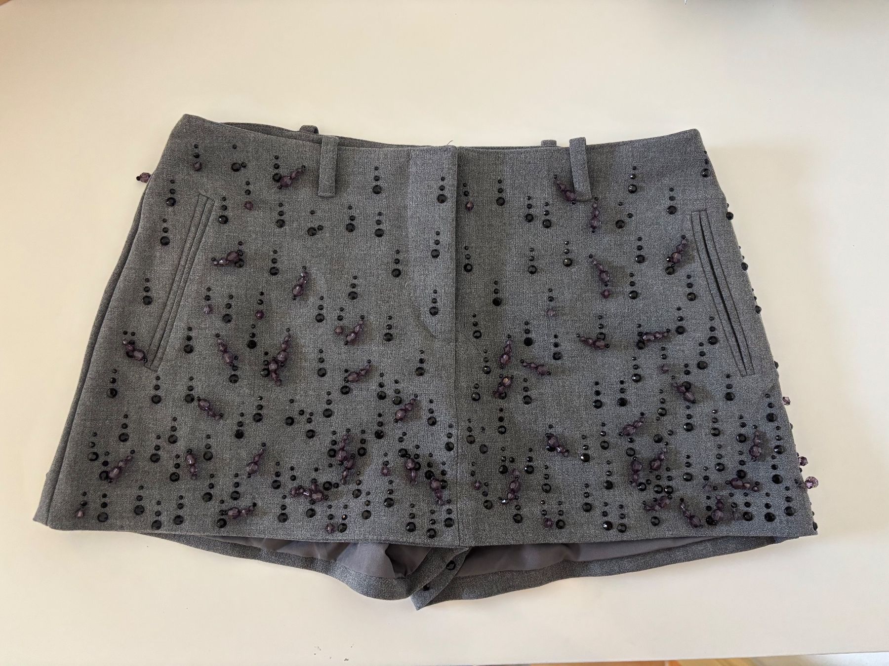 H&M Röcke: H&M Edition Skort grau mit Perlenbesatz – Neu (gemäss Beschreibung) aus Arbon von laf_znb9 1