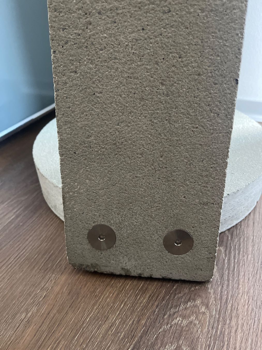Weingestelle & -ständer: Flaschenständer Beton Stehend – Gebraucht aus Winkel von Mandarinchen9 3