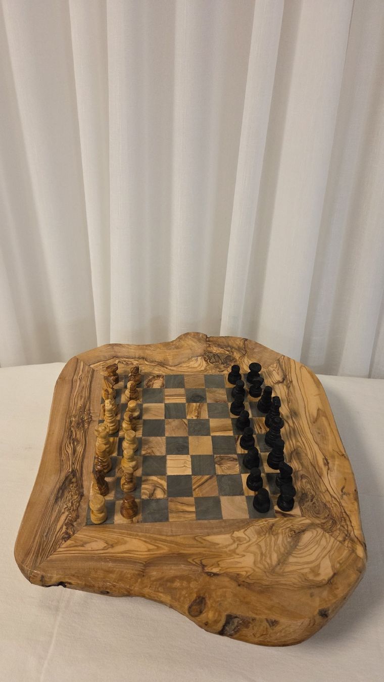 Giochi: jeu d'échec bois d'olivier – Nuovo e nell'imballaggio originale da Ecublens VD venduto da Moun