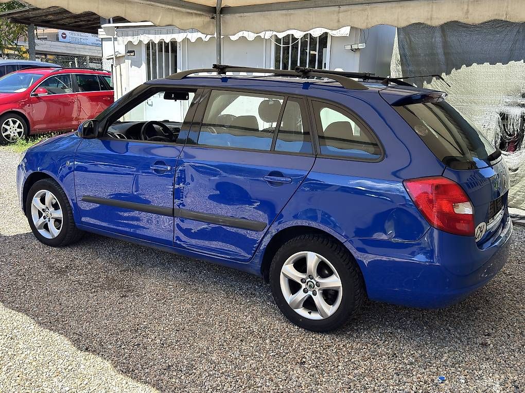 Autos: Skoda Fabia 1.6i (AUTOMATICA) – D'occasion à Agno par jonnyautosagl 2
