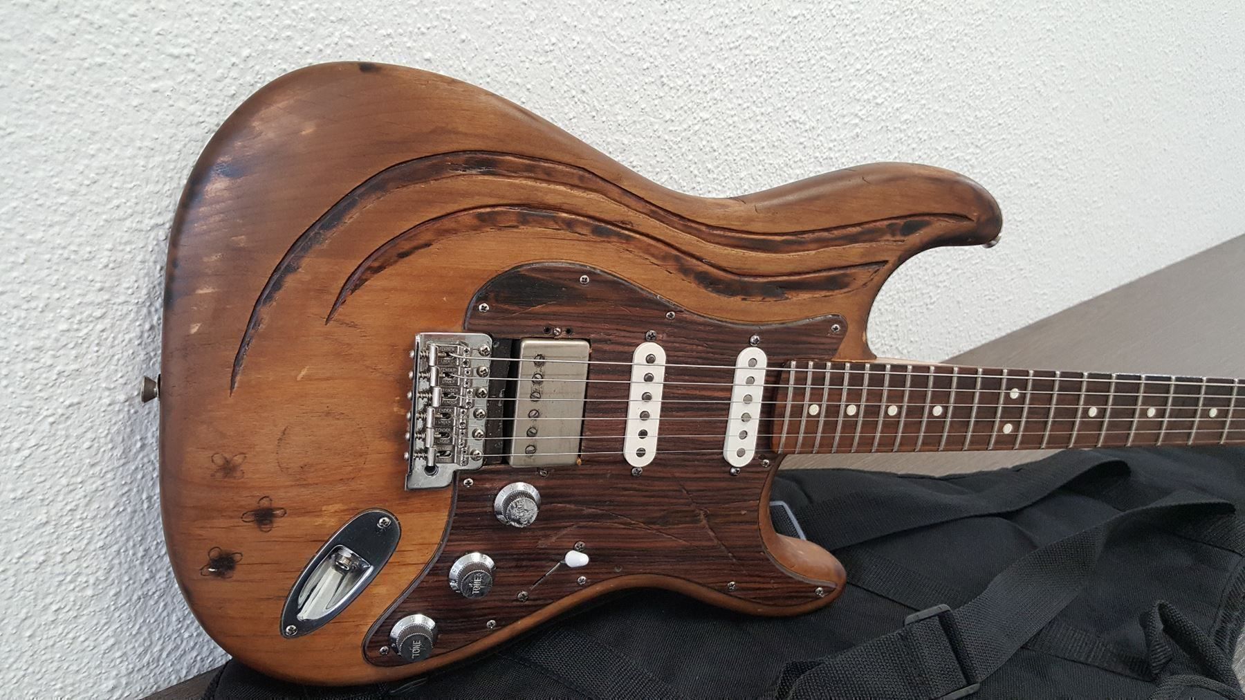 Fender Strumenti musicali: fender USA 2010 e-gitare Unikat frisch ab service – Usato da Glattbrugg venduto da Swissmusik 3
