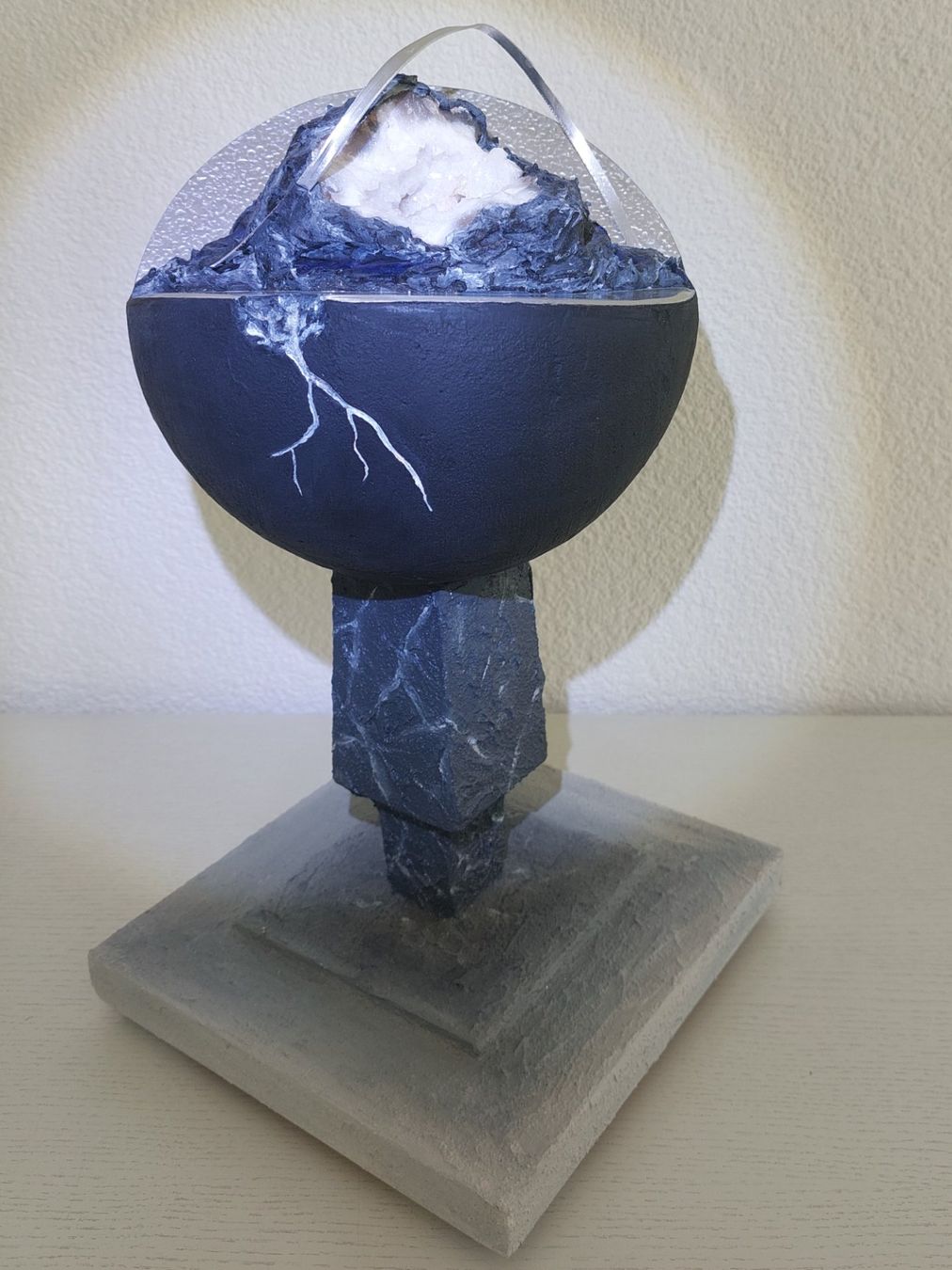 Sculture & Statue: Skulptur Handarbeit mit einer Geode( Bergkristall) – Usato da Zürich venduto da ChiaraCindyLou