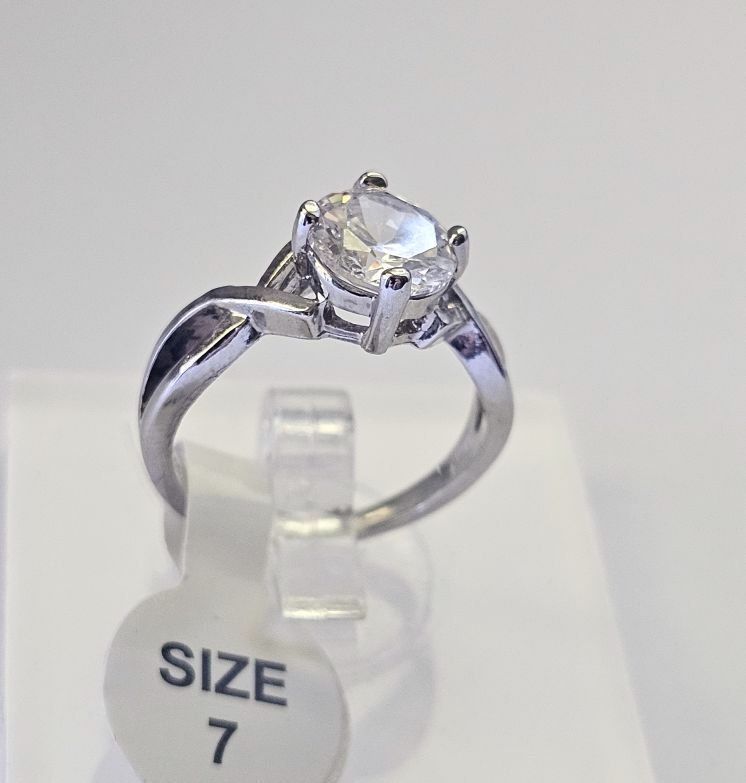 Anelli: Eleganter Ring mit funkelndem Zirkonia, 925 versilbert, Gr.7 – Nuovo (secondo la descrizione) da Grenchen venduto da maretop 1