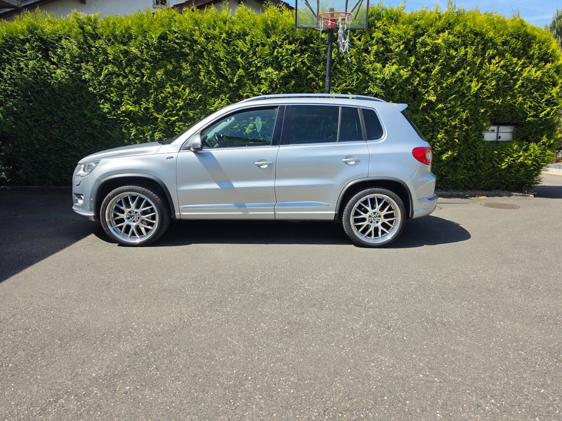 VW Automobili: VW Tiguan 2.0 TSI R-Line – Usato da Delémont venduto da Cmickey