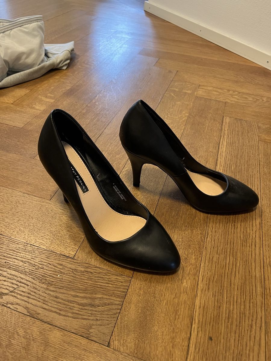 Scarpe da donna: Pumps Damen schwarz 37 – Usato da Basel venduto da blumenkimd 1