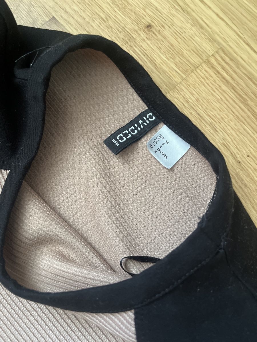 H&M Vestiti: Robe noire et beige H&M – Usato da Le Locle venduto da Mayd_h 1