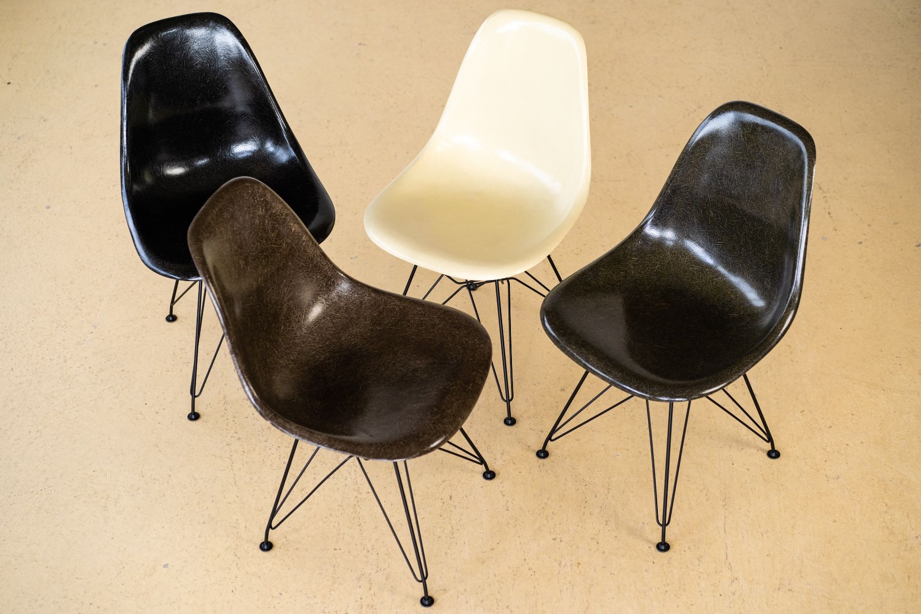 Herman Miller Stühle: Vintage Eames Fiberglas Stühle Hermann Miller - Eiffel Base – Gebraucht aus Meinisberg von atelier_TILIJA 8