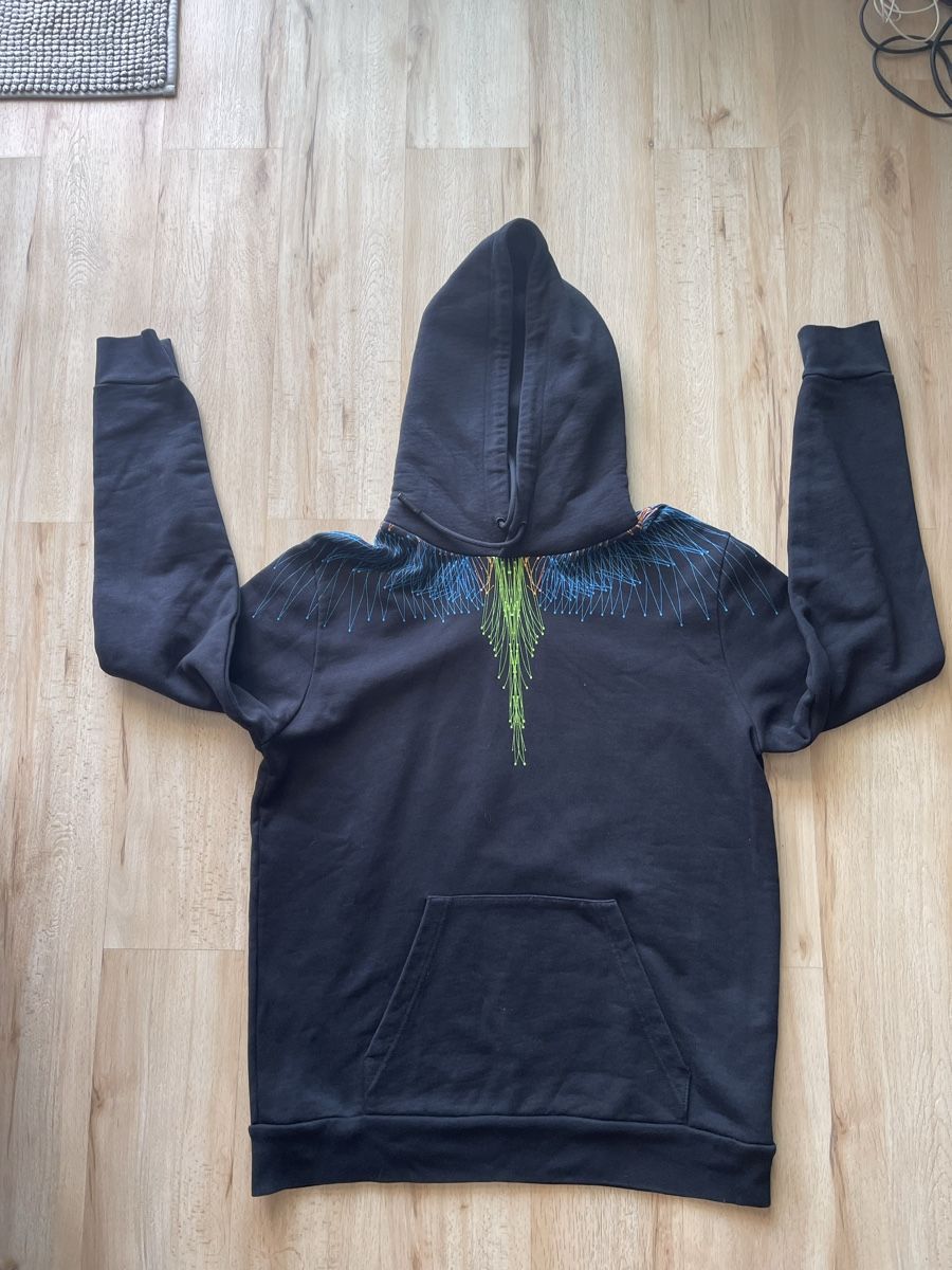 Marcelo burlon Maglioni & Felpe: Pull Sweat capuche Marcelo Burlon M homme noir comme neuf  – Nuovo (secondo la descrizione) da Kloten venduto da Vermicelles 1