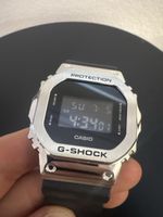 Casio G-Shock Uhr silberfarben Metallgehaeuse neuwertig