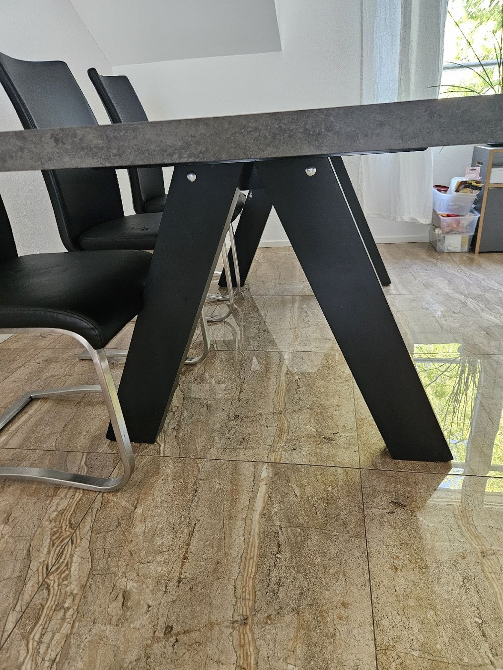 Tables: Grosser Tisch mit Marmoroptik  – D'occasion à Winterthur par Dodonochisaii 3