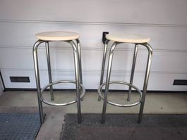 2 ultra stabile Barhocker (H: 75cm)