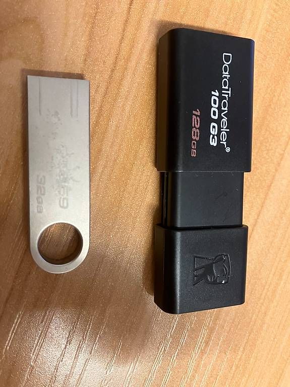 USB Sticks: 2 USB Stick Datatraveler 128 & Kingston 32 – Gebraucht aus Chur von Fein-Geist 1