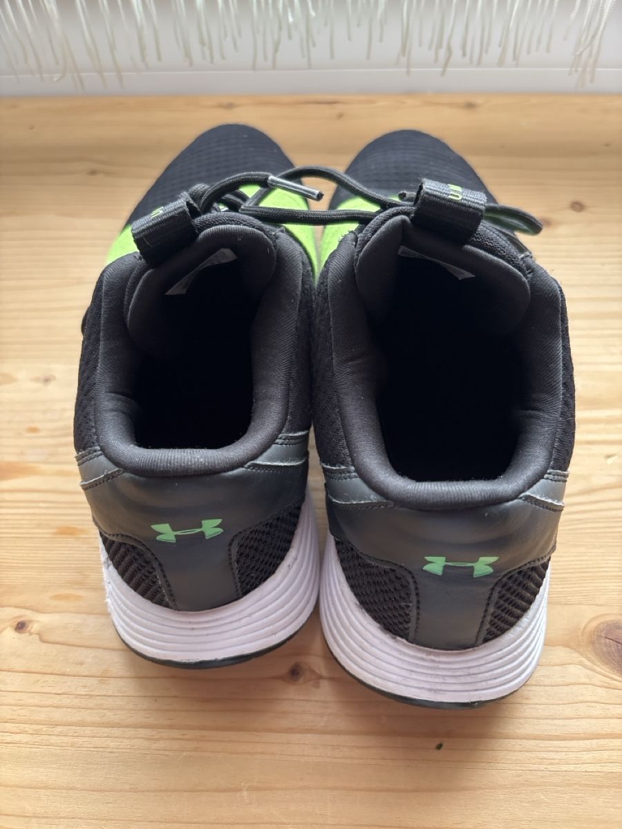 Under Armour Scarpe da uomo: Under armour Freizeitschuhe Gr 39 top – Usato da Hombrechtikon venduto da ufpasse 2