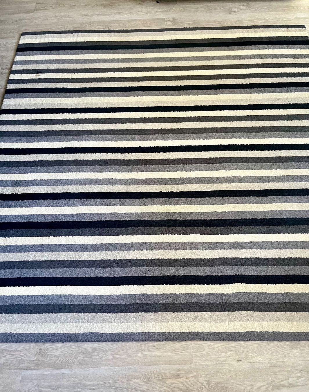 Ikea Tappeti: Ikea Teppich weiss, grau, schwarz gestreift – Usato da Gattikon venduto da fab4011 2