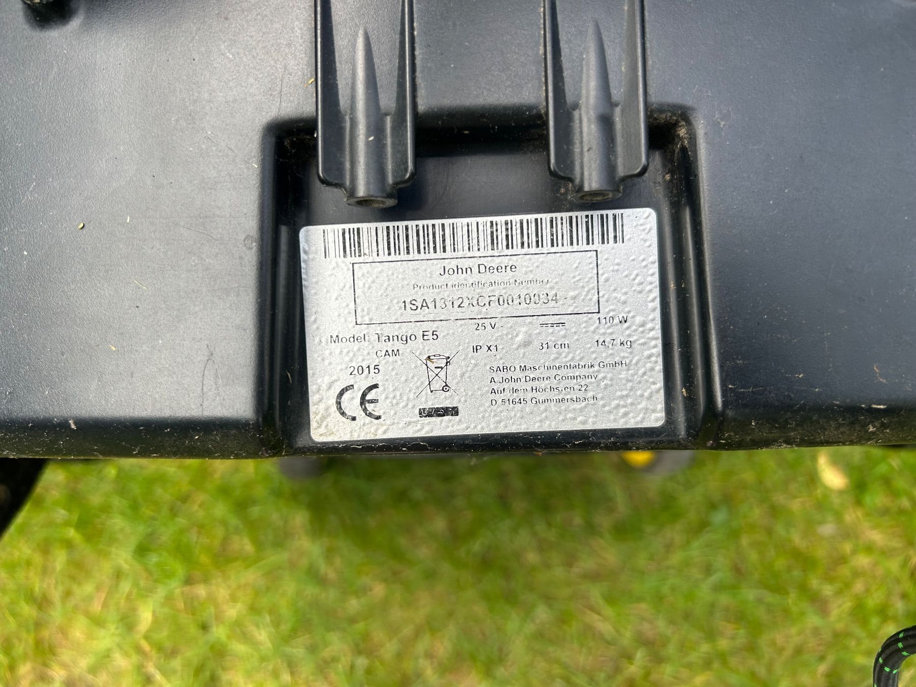 John Deere Tagliaerba: John Deere Tango E5 Mähroboter inkl. Ladestation & Schutzdac – Usato da Endingen venduto da Noisy-Colours 4