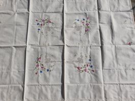 Nappe carrée 127x127 cm + 6 serviettes assorties 26x26 cm