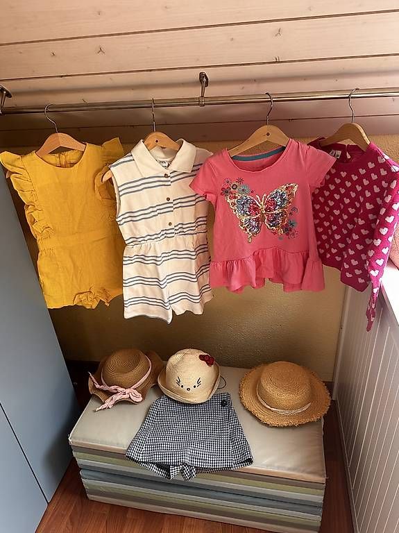 Lotti & Set di vestiti: Kleiderpaket in Gr. 104 – Usato da Marbach SG venduto da kha_s5m6