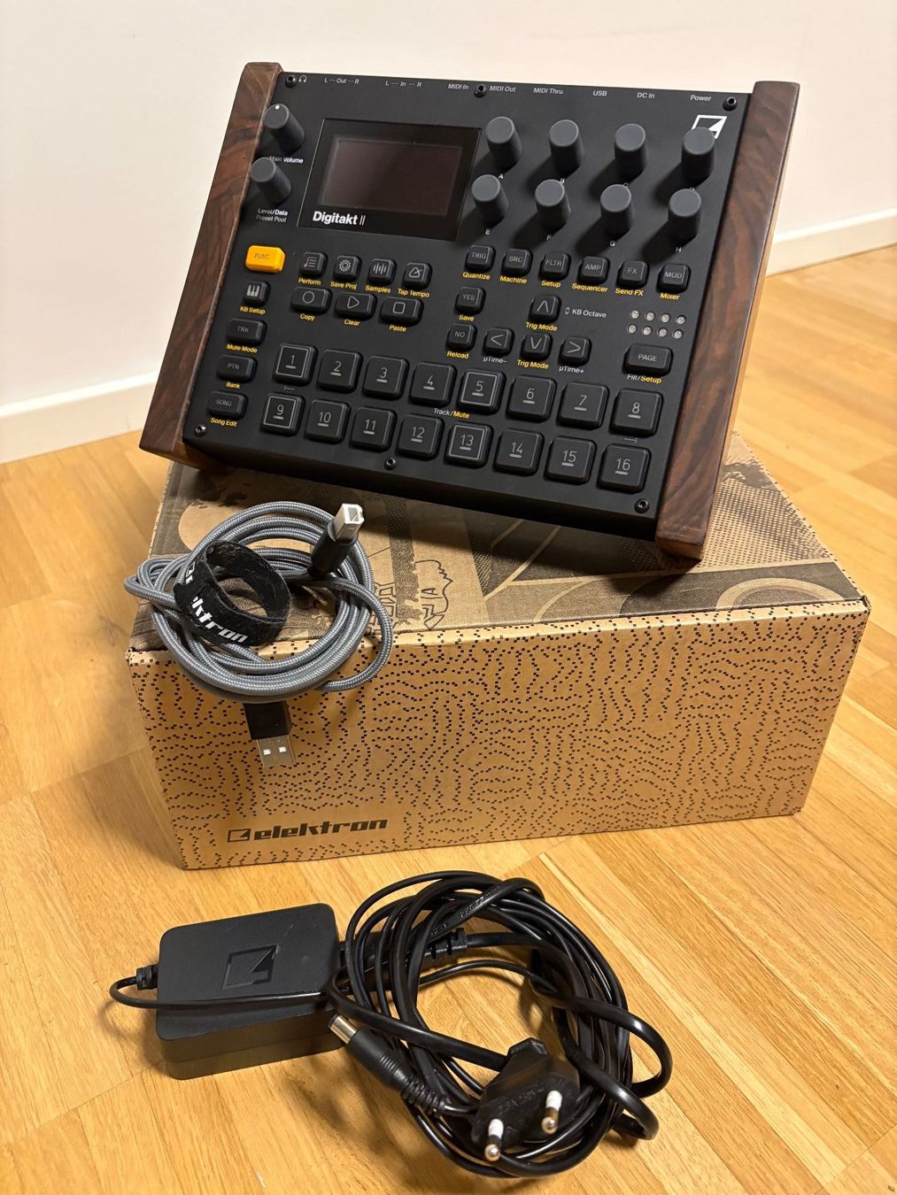 Strumenti musicali: Digitakt 2 mit Holz sides panels – Nuovo (secondo la descrizione) da Effingen venduto da Andromeda74 4