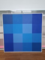 Wandbild blau kariert in weissem Rahmen