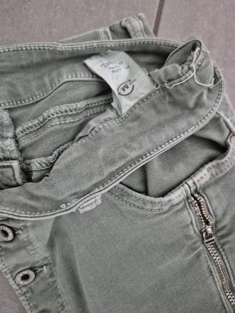 Jeans, Gr. M / 38 – Khaki / Salbeigrün