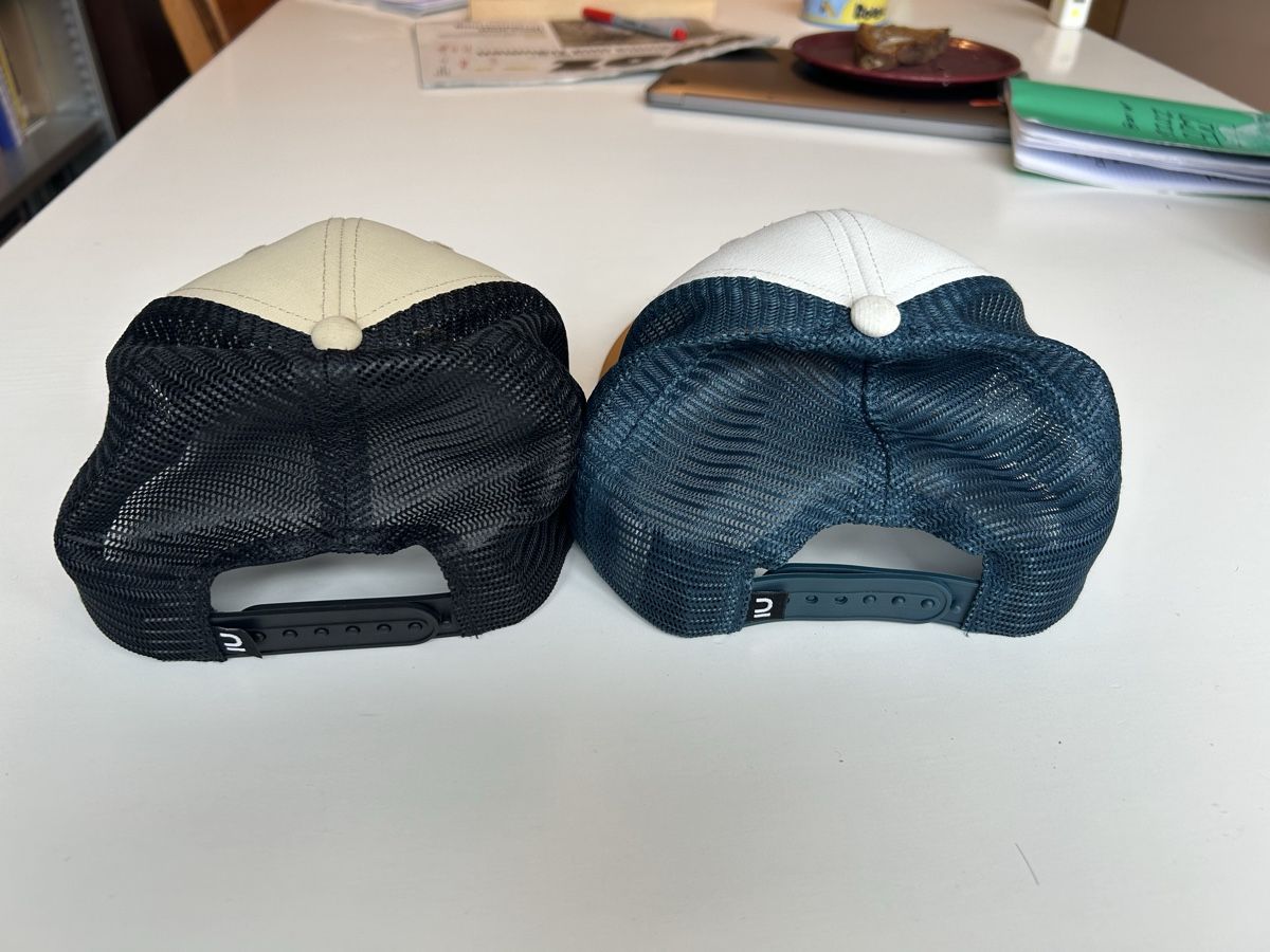 Decathlon Altro abbigliamento per bambino: 2 Sommer Caps - 46-50 cm – Usato da Luzern venduto da Exberlinerz 1