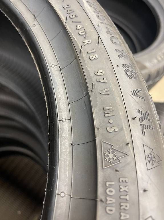 Pneumatici & Ruote complete: Winterreifen 245/40/18 97V Continental  – Usato da Aarau venduto da Avdyli1 4