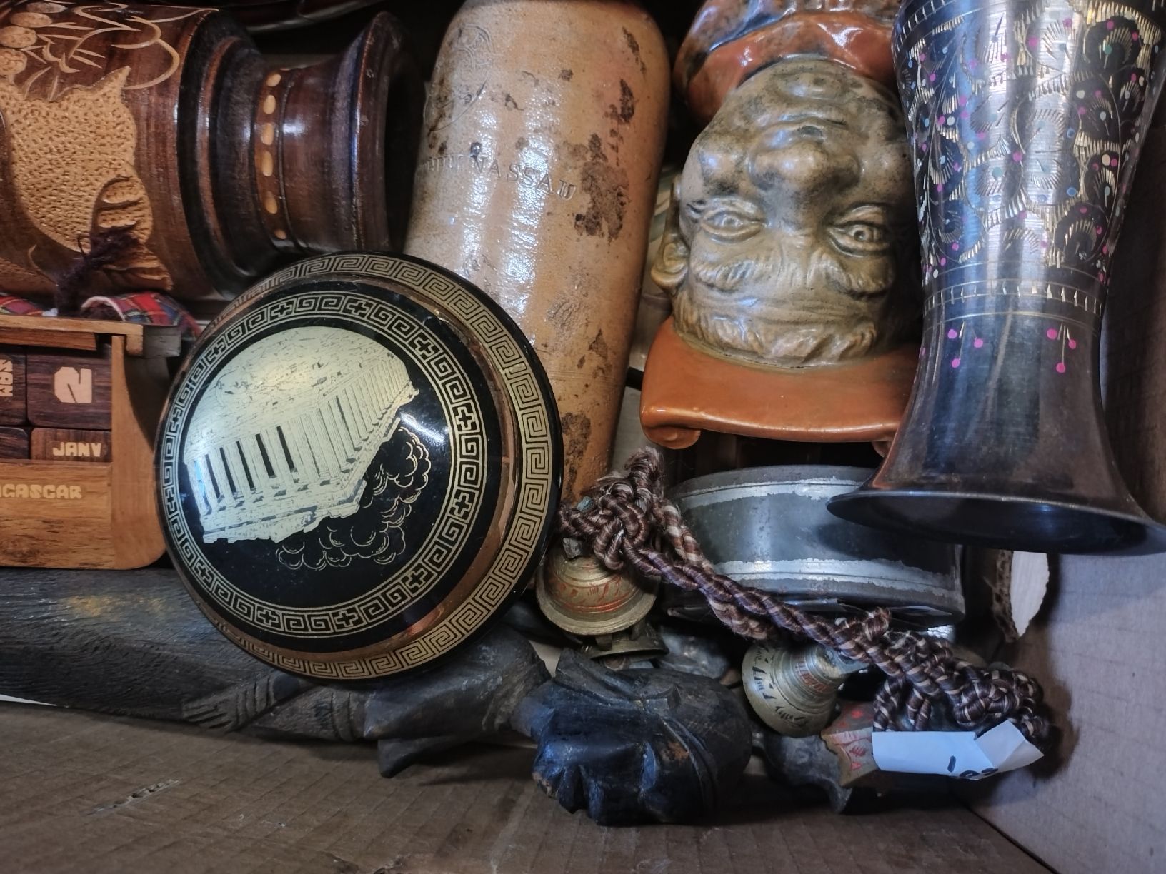 Tutte le decorazioni: Lot d'antiquités et d'objets de collection divers.  – Usato da Farvagny-le-Grand venduto da LaCaverne 6