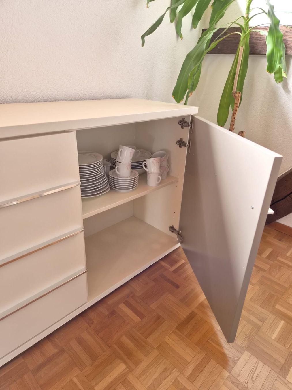 Cassettiere: Sideboard Weiss mit Soft Graue Türen – Usato da Oensingen venduto da Chovl69 1