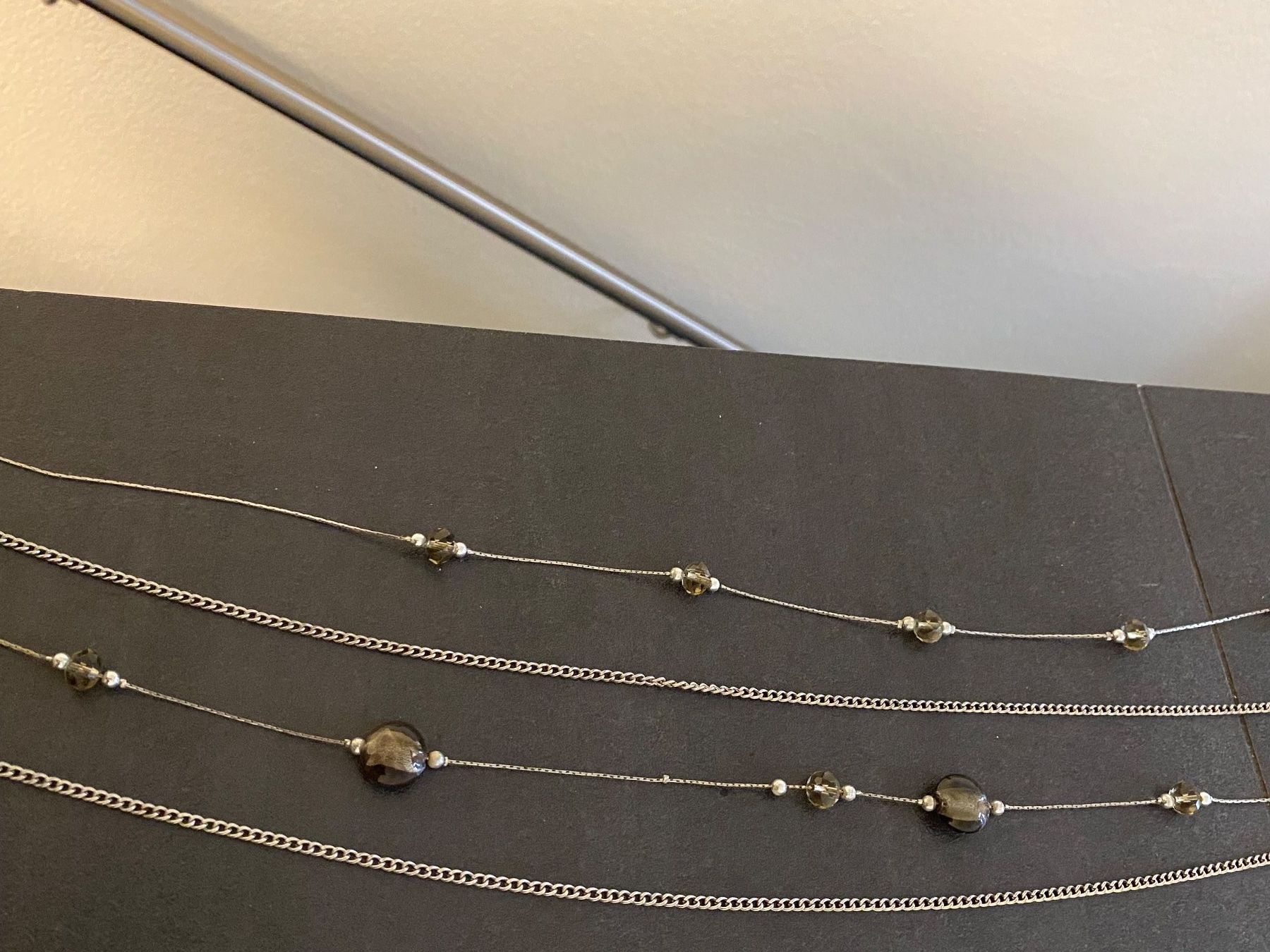 Ketten: Elegante Silberkette Mehrreihig mit Perlen – Gebraucht aus Ebikon von Radeon0 5