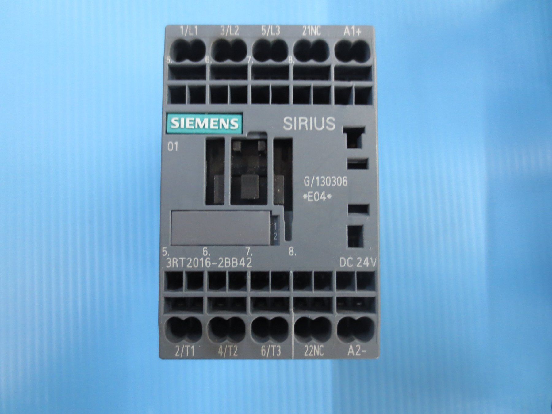 Siemens Componenti elettronici: Siemens SIRIUS Leistungsschütz 3RT2016-2BB42 4kW – Usato da Sulz LU venduto da Elektrofachverkauf 2