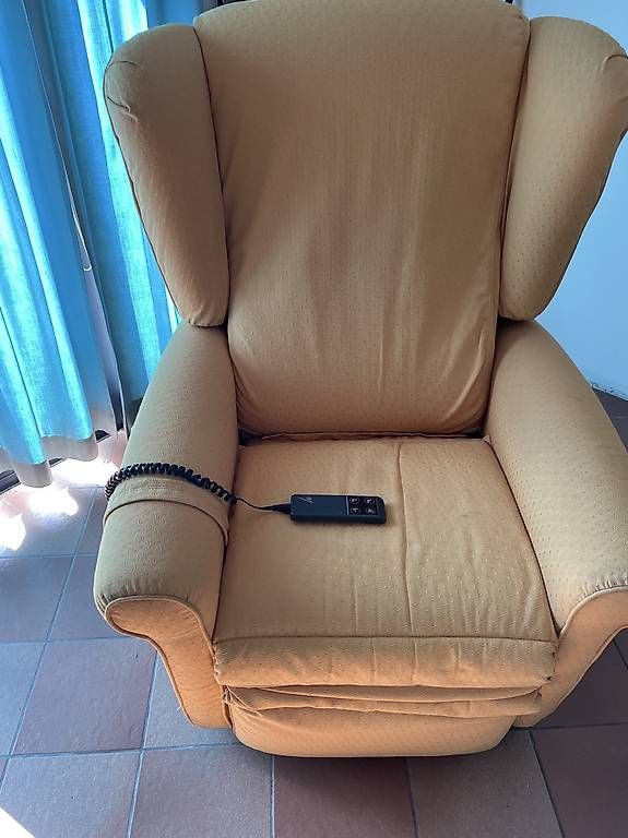 Poltrone: Poltrona elettrica tutte le posizioni – Usato da Origlio venduto da Elicius 2