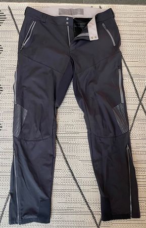 Endura MT500 Spray Trousers, XXL, mit Lüftungsschlitzen