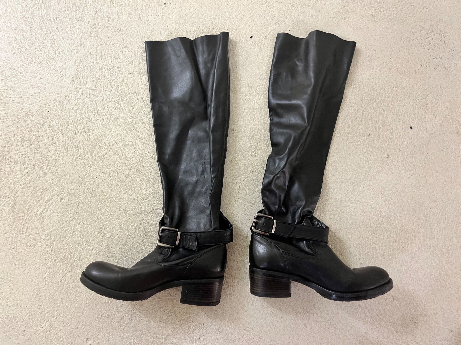 Scarpe da donna: Lederstiefel mit hohem Schaft – Usato da Allschwil venduto da Frida015 2