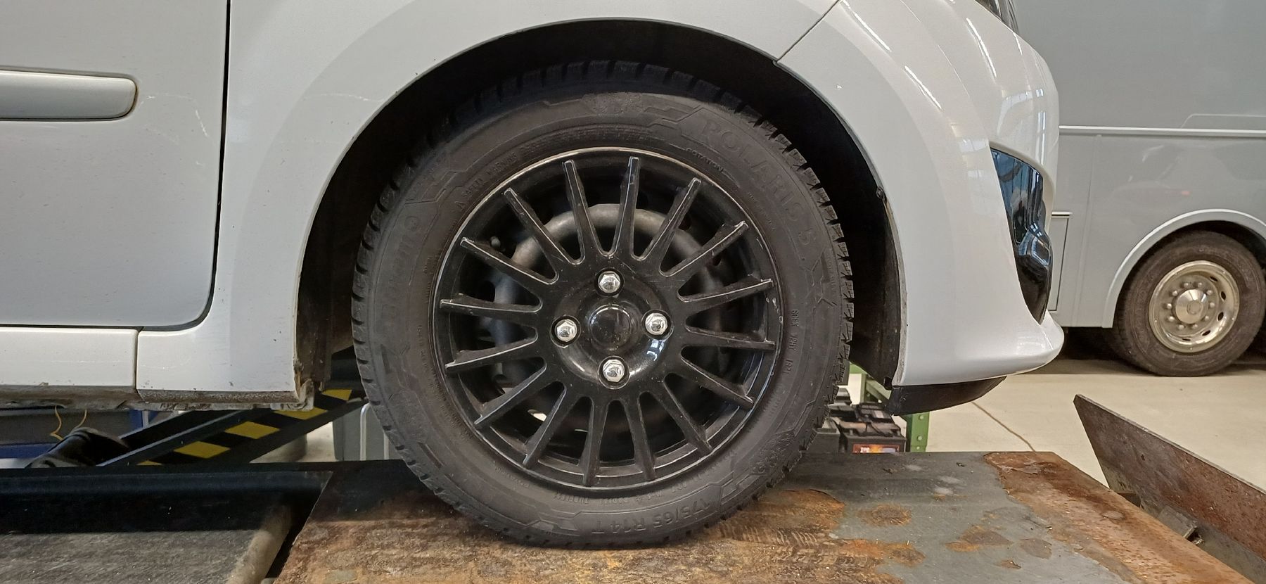 Pneumatici & Ruote complete: Winterräder Renault Twingo 2 – Usato da Fraubrunnen venduto da Rh3313bzh