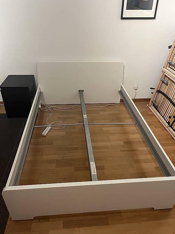 Betten: Cadre de lit blanc / weißes Bettgestell – Gebraucht aus Bern von art_kzz8