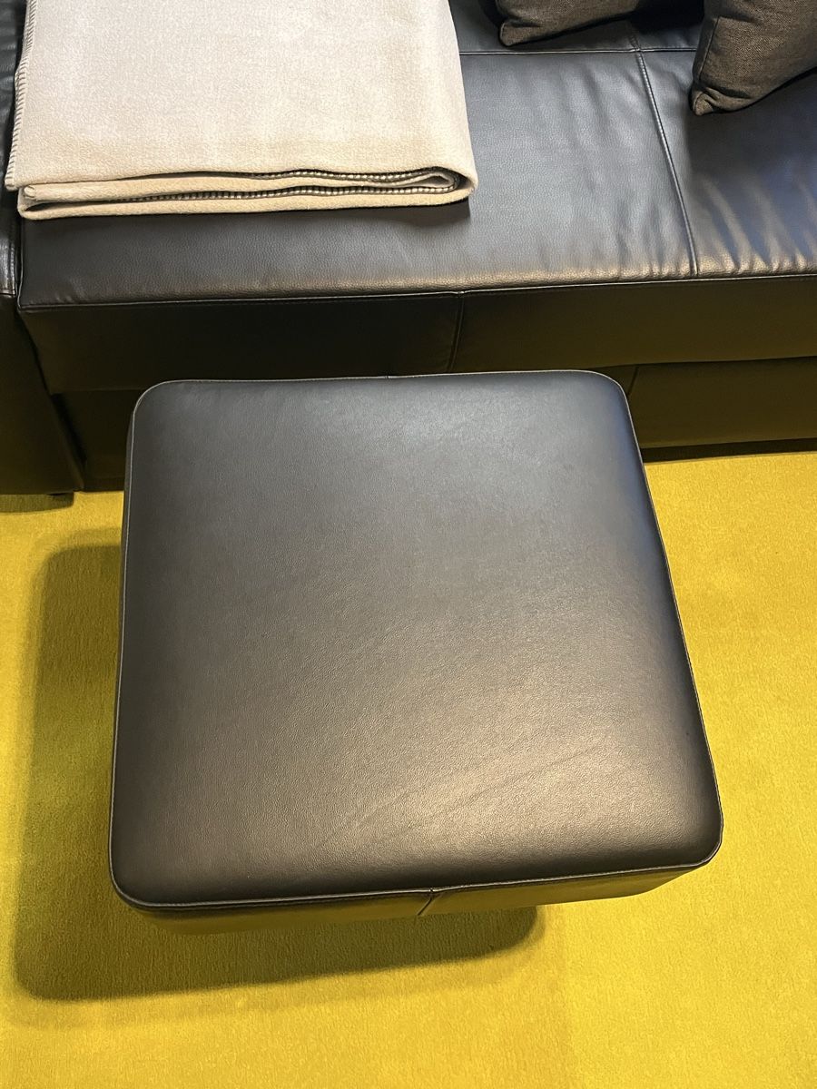 Sofas: Bettsofa mit Hocker, schwarz, Kunstleder. – Gebraucht aus Aesch BL von pat_p9cm 6