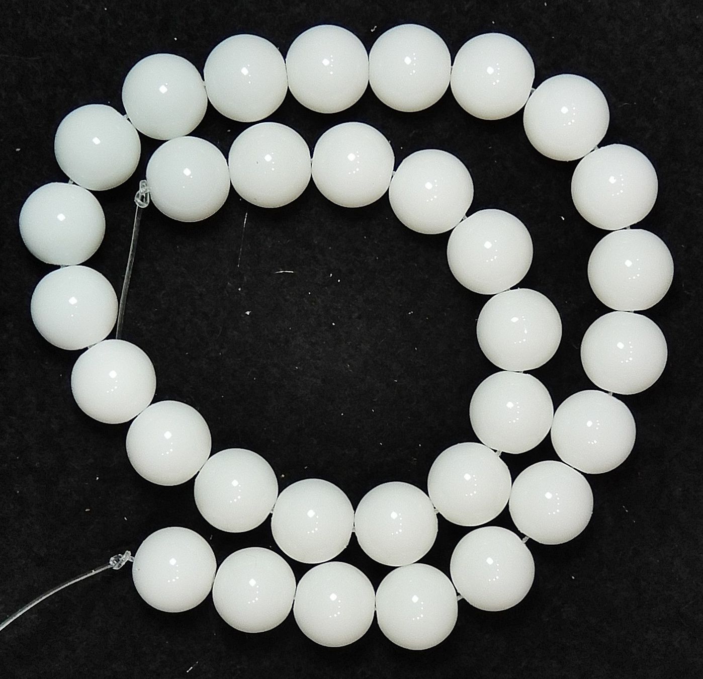 Ketten: 1 Strang echte schneeweisse Jade Perlen 12 mm – Neu (gemäss Beschreibung) aus Müllheim Dorf von