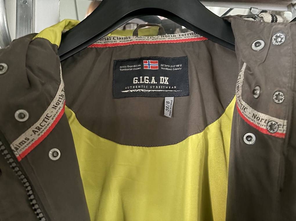 Jacken: Parka Exploration – Gebraucht aus Wallisellen von mgb40 2