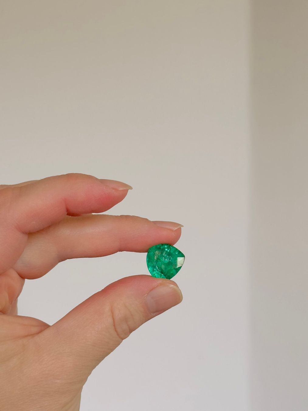 Pietre preziose: 11.90 Ct Certified Loose Gemstone – Nuovo e nell'imballaggio originale da Genève venduto da AWWA 2