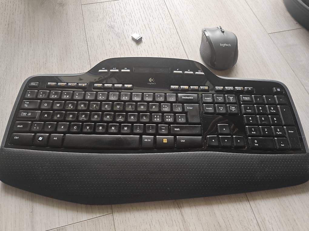 Logitech Tastiere: Logitech Tastatur + Maus + Empfänger – Usato da Eiken venduto da josemiall