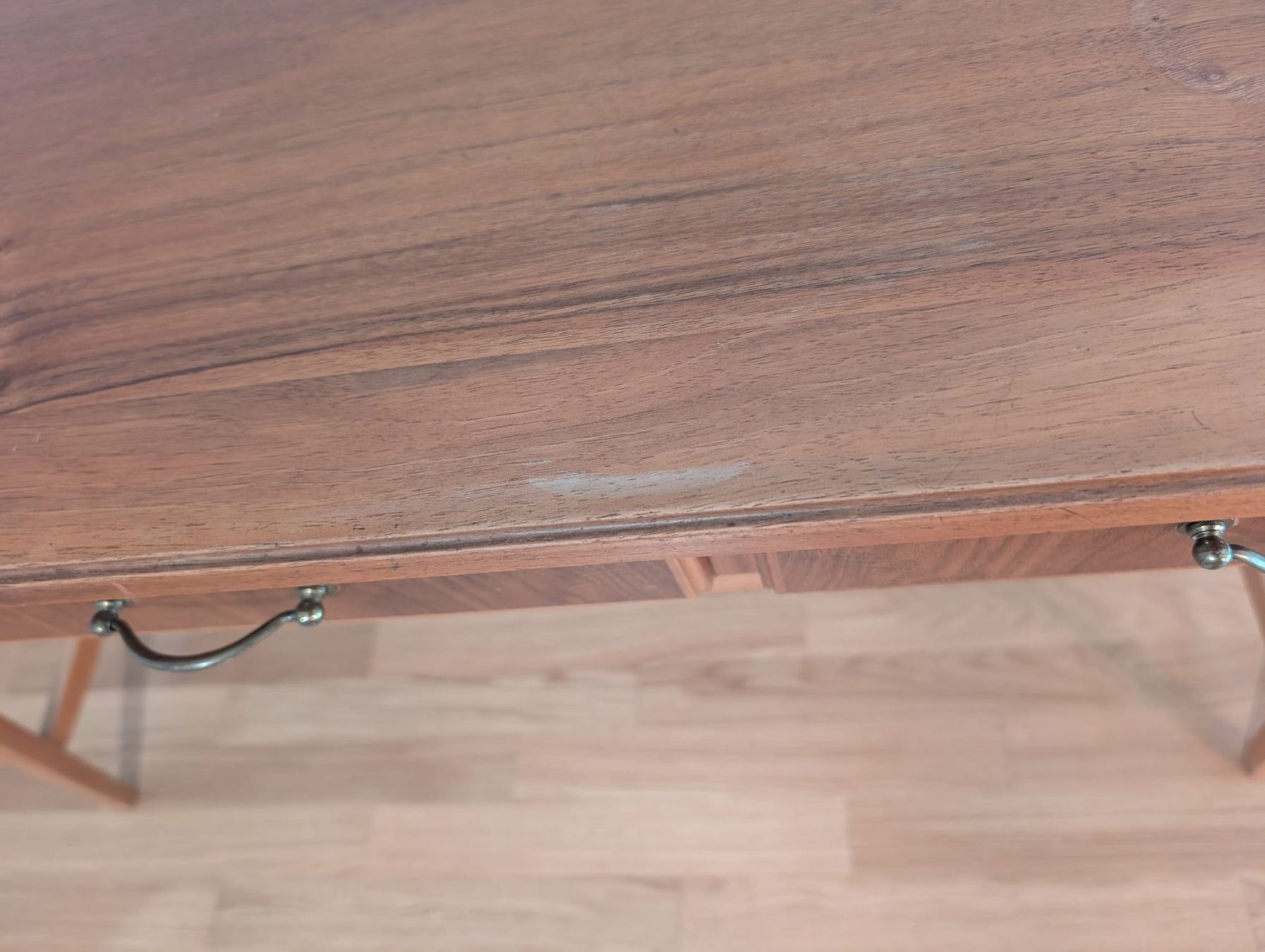 Tavoli: Antiker Tisch mit Stuhl – Usato da Basel venduto da N014 5