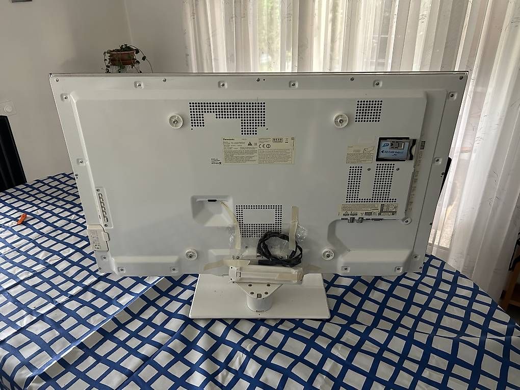 Televisori: Televisore Panasonic LCD TV 42 bianco – Usato da Lugaggia venduto da eri_bf2l 3