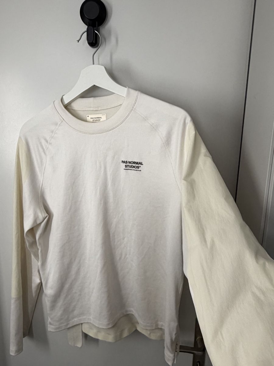 T-shirts: PNS Escapism Technical LS T-shirt – D'occasion à Zürich par yidan.fischer 1